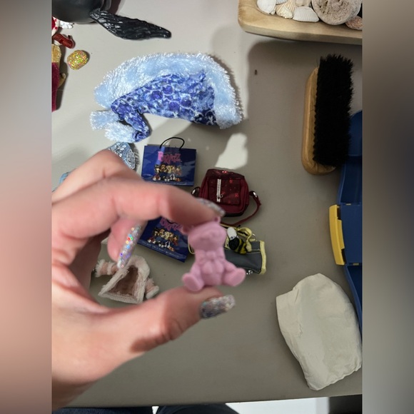 BRATZ ACCESSORIES - Picture 3 of 3